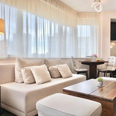 아파트 Sunny & Cozy For 4 Guests & Free Parking