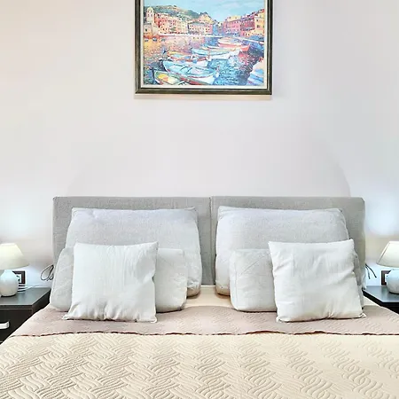 Sunny & Cozy For 4 Guests & Free Parking 아파트