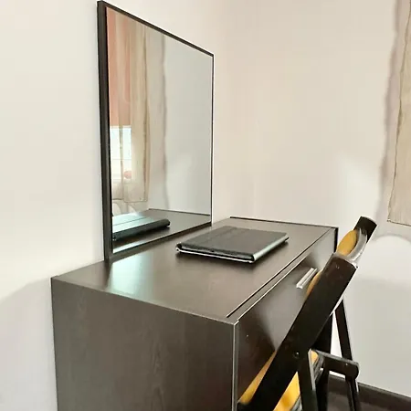 Sunny & Cozy For 4 Guests & Free Parking 아파트