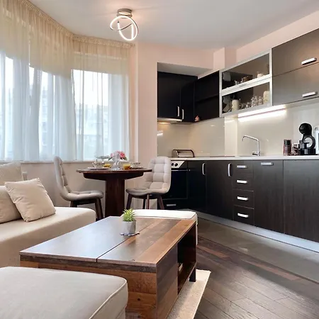 Sunny & Cozy For 4 Guests & Free Parking 아파트