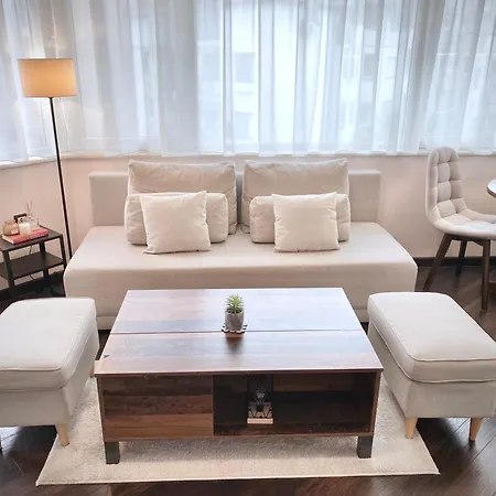 Sunny & Cozy For 4 Guests & Free Parking