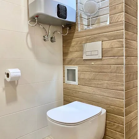 아파트 Sunny & Cozy For 4 Guests & Free Parking