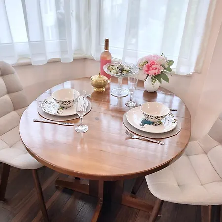 Sunny & Cozy For 4 Guests & Free Parking *