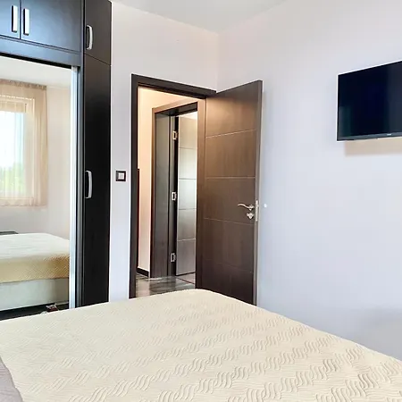 Sunny & Cozy For 4 Guests & Free Parking 普罗夫迪夫