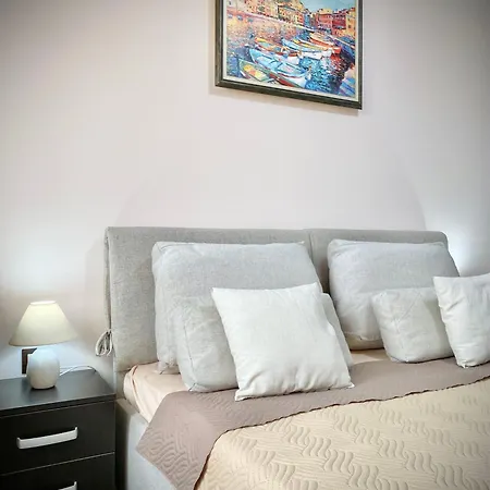 Sunny & Cozy For 4 Guests & Free Parking 公寓
