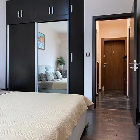 公寓 Sunny & Cozy For 4 Guests & Free Parking