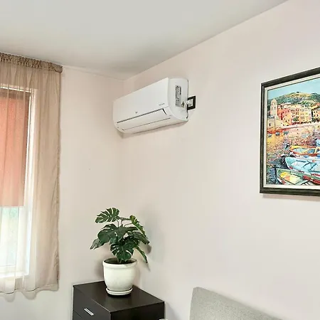 Sunny & Cozy For 4 Guests & Free Parking 公寓 *