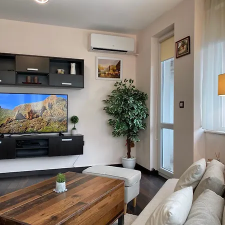 Sunny & Cozy For 4 Guests & Free Parking 公寓