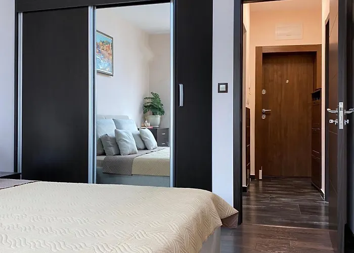 Apartament Sunny & Cozy For 4 Guests & Free Parking